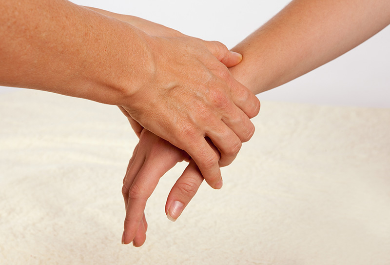 veith-kinesiologie-muskeltest-arm veith-kinesiologie-muskeltest-arm